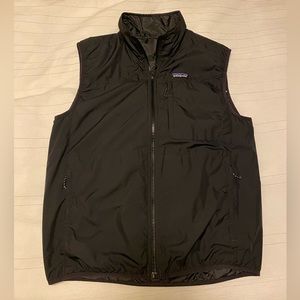 Patagonia reversible light weight puffer vest - Men’s M Black